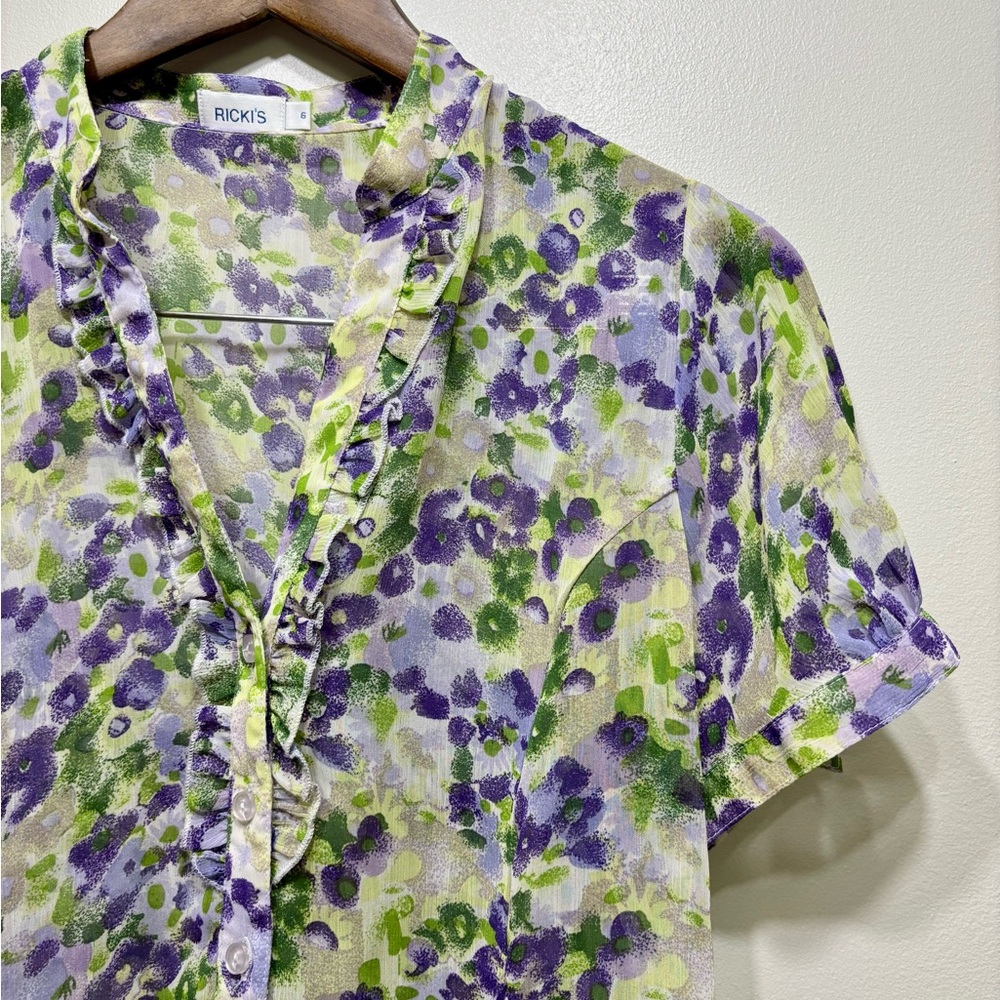 ✨$8 CLEAR-OUT✨ Ricki's Vintage Floral Ruffle Button Down Blouse Top Green - Picture 2 of 6